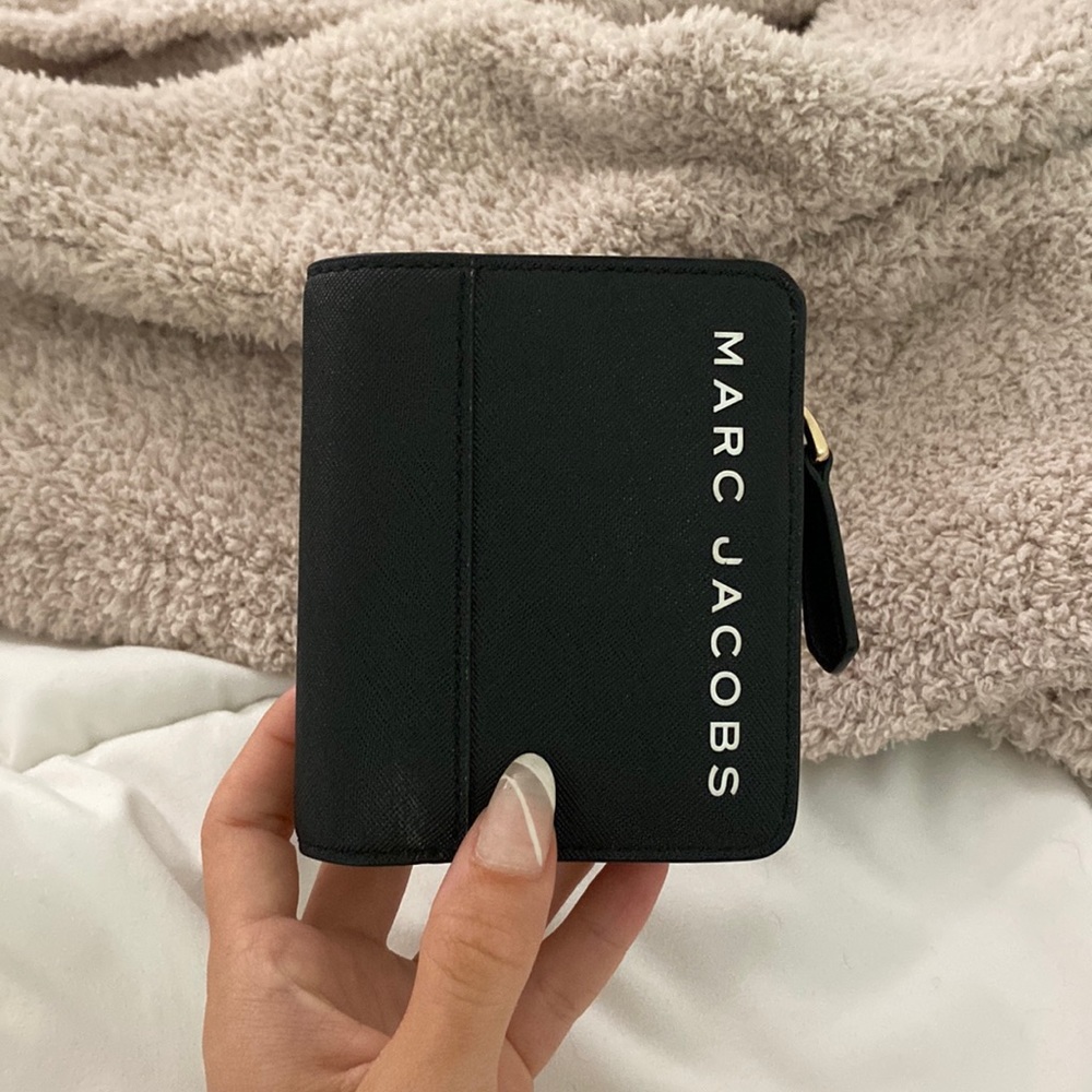 marc Jacobs Wallet!